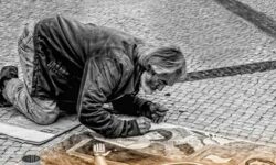 Heldenhaft, doch fragwürdig – ein fernes Impala, heroisch, halbwegs und durchdringend.